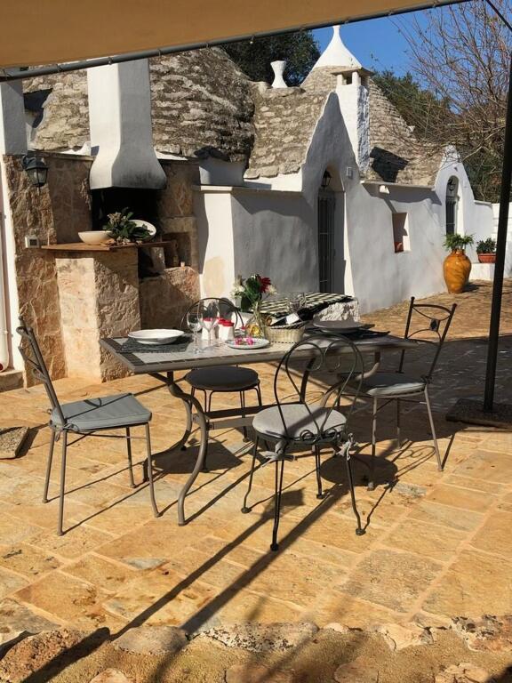 Chateaux Des Trulli San Michele Salentino Luaran gambar